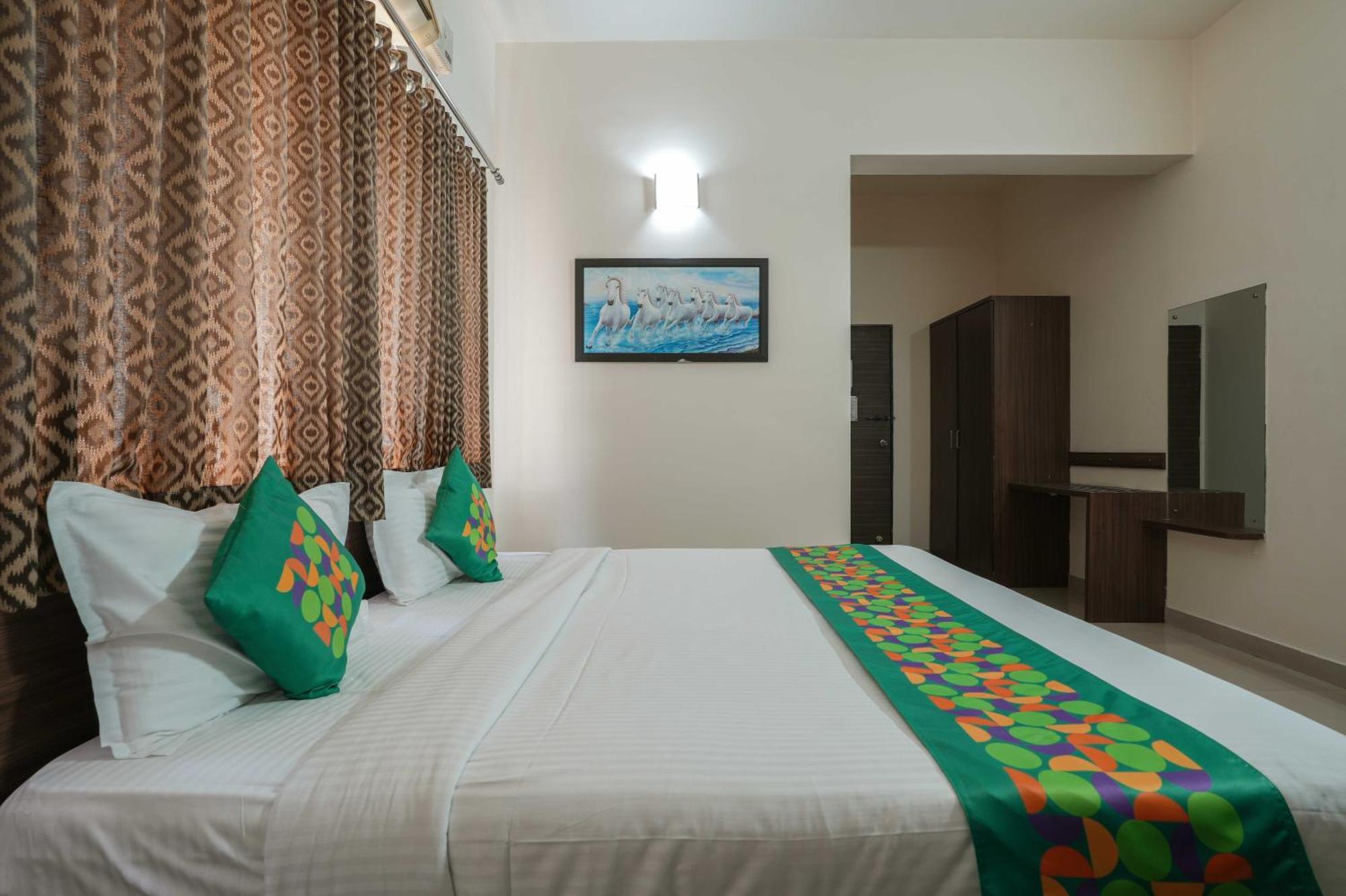 Treebo Pappilon Palace - Pvs Circle Mangalore Exterior photo