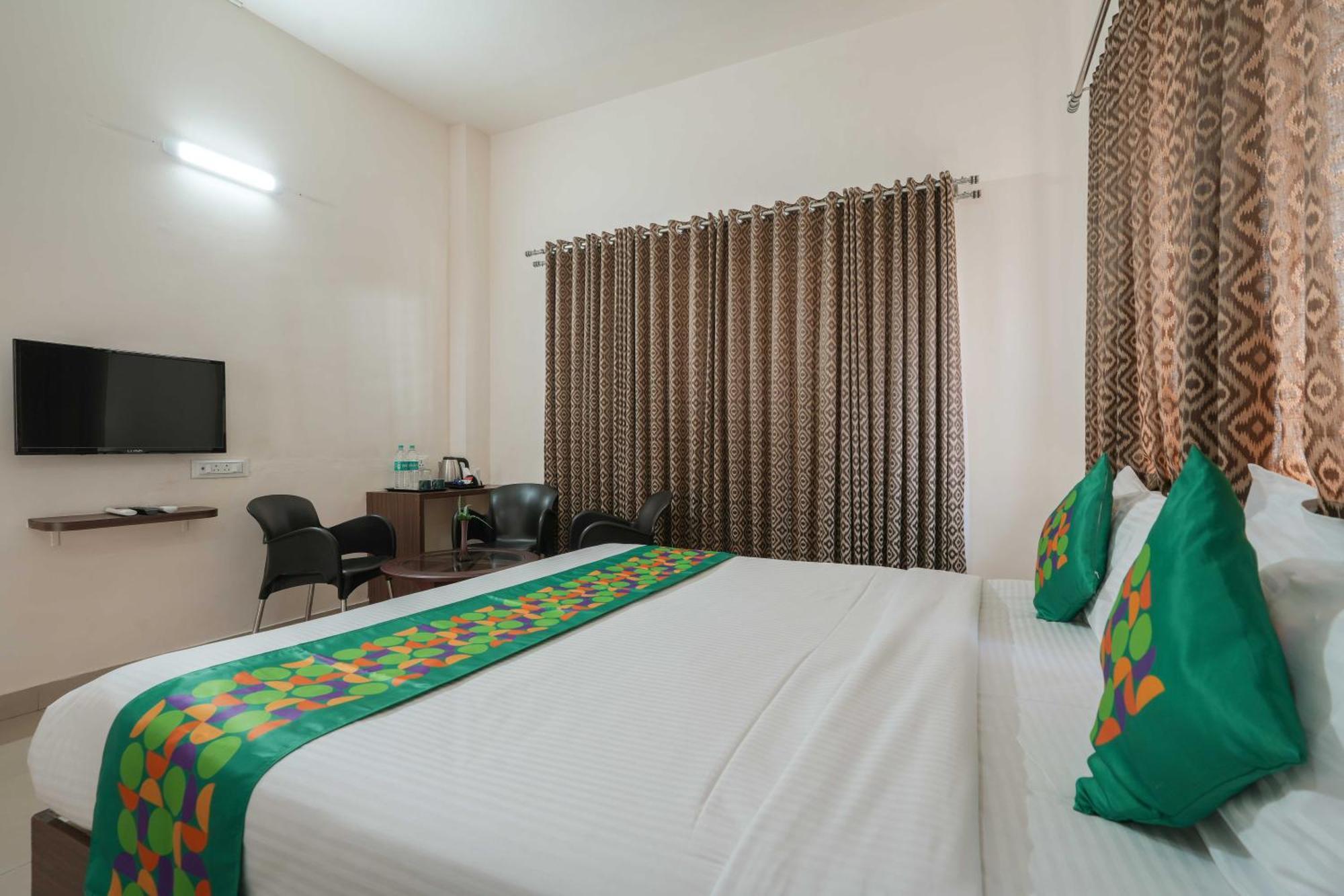 Treebo Pappilon Palace - Pvs Circle Mangalore Exterior photo