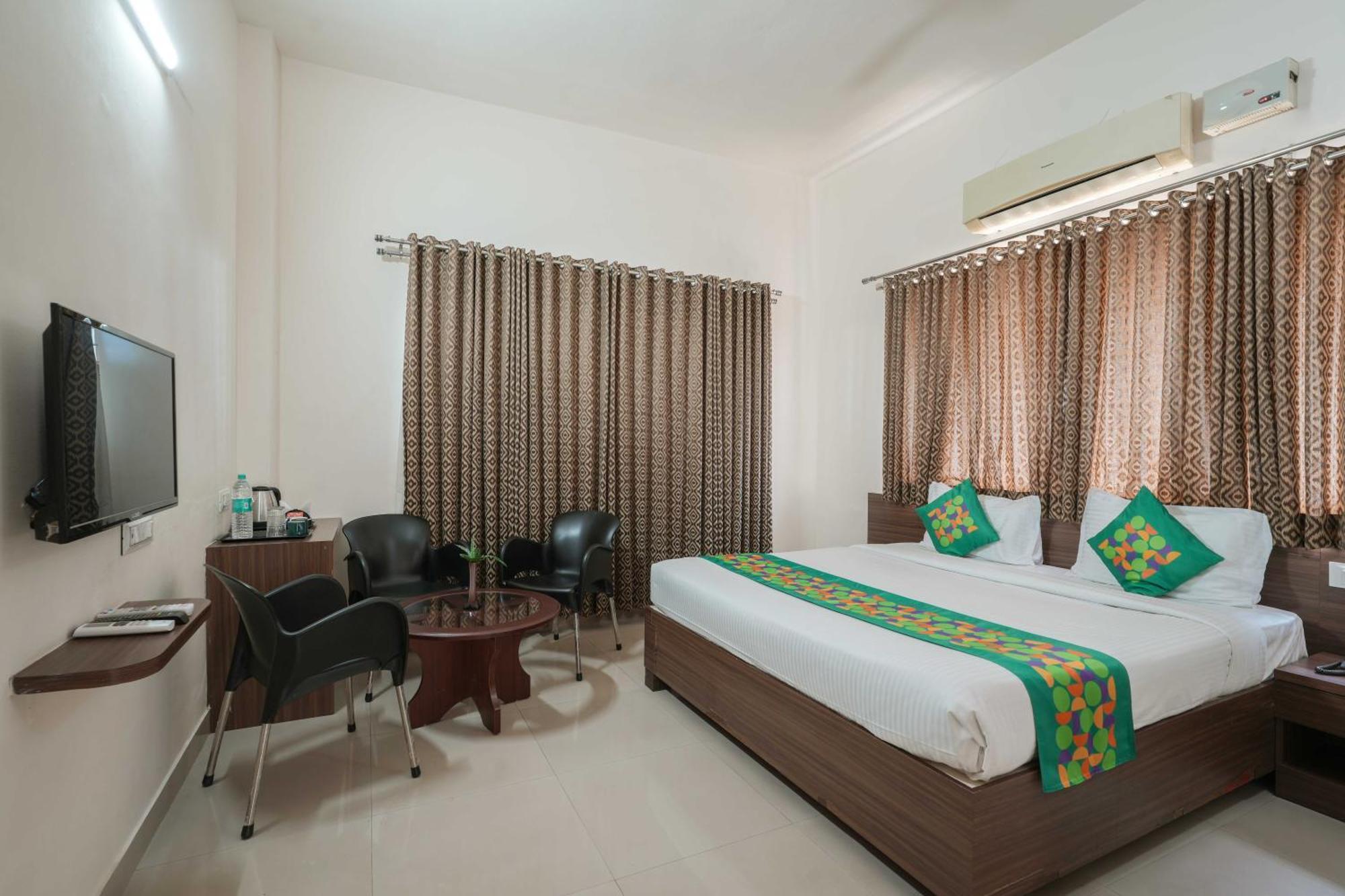 Treebo Pappilon Palace - Pvs Circle Mangalore Exterior photo