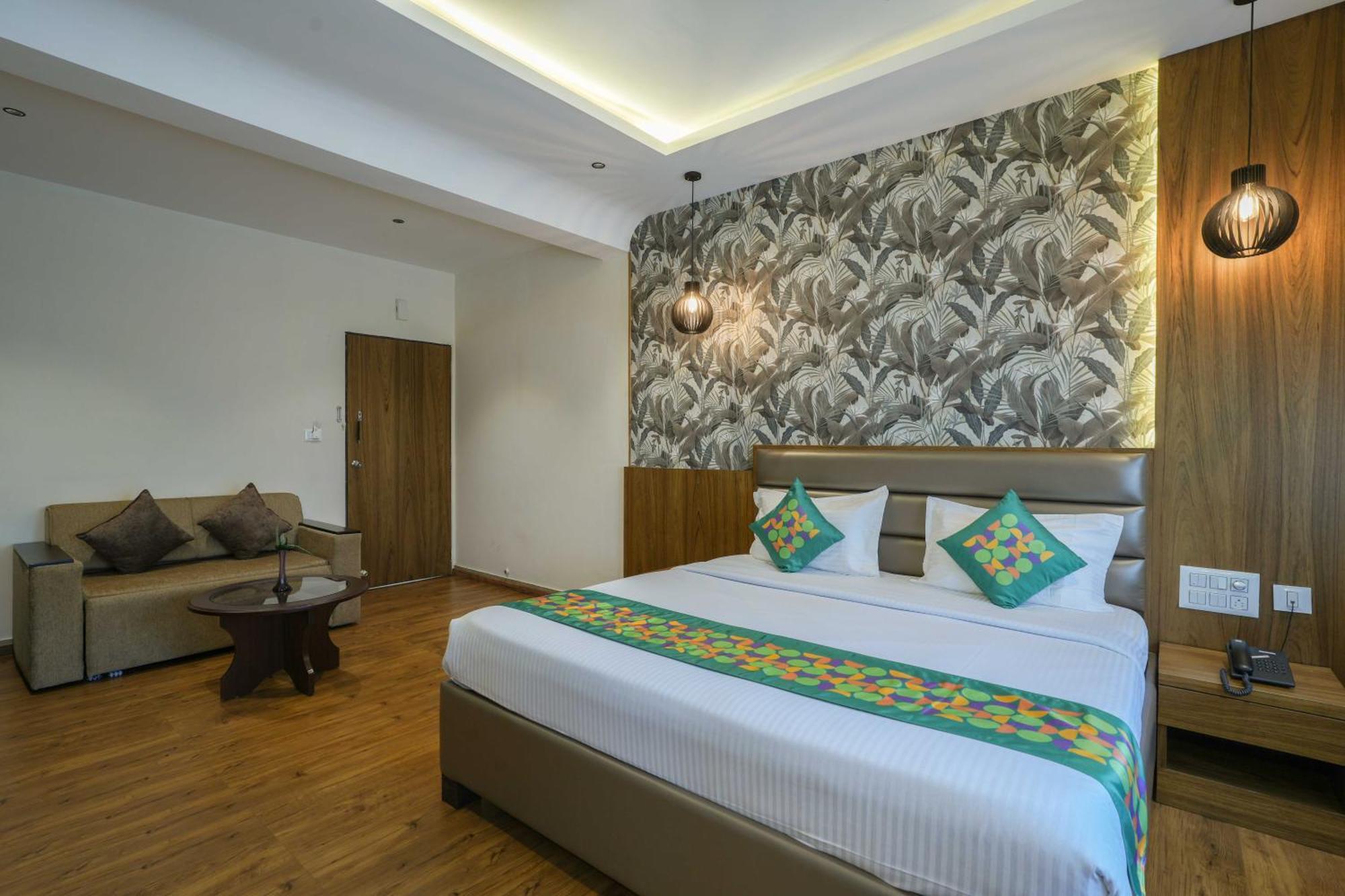 Treebo Pappilon Palace - Pvs Circle Mangalore Exterior photo
