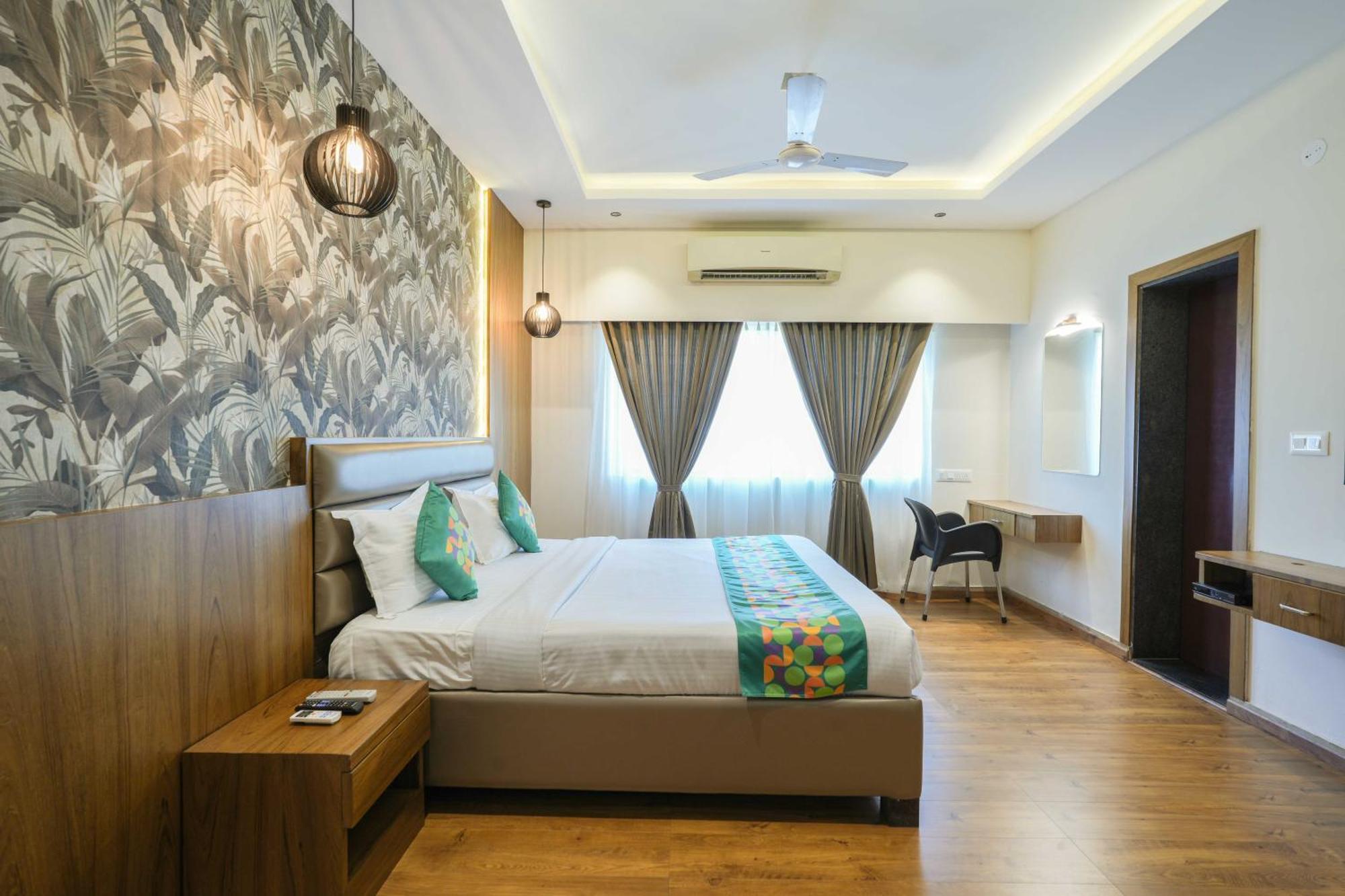 Treebo Pappilon Palace - Pvs Circle Mangalore Exterior photo