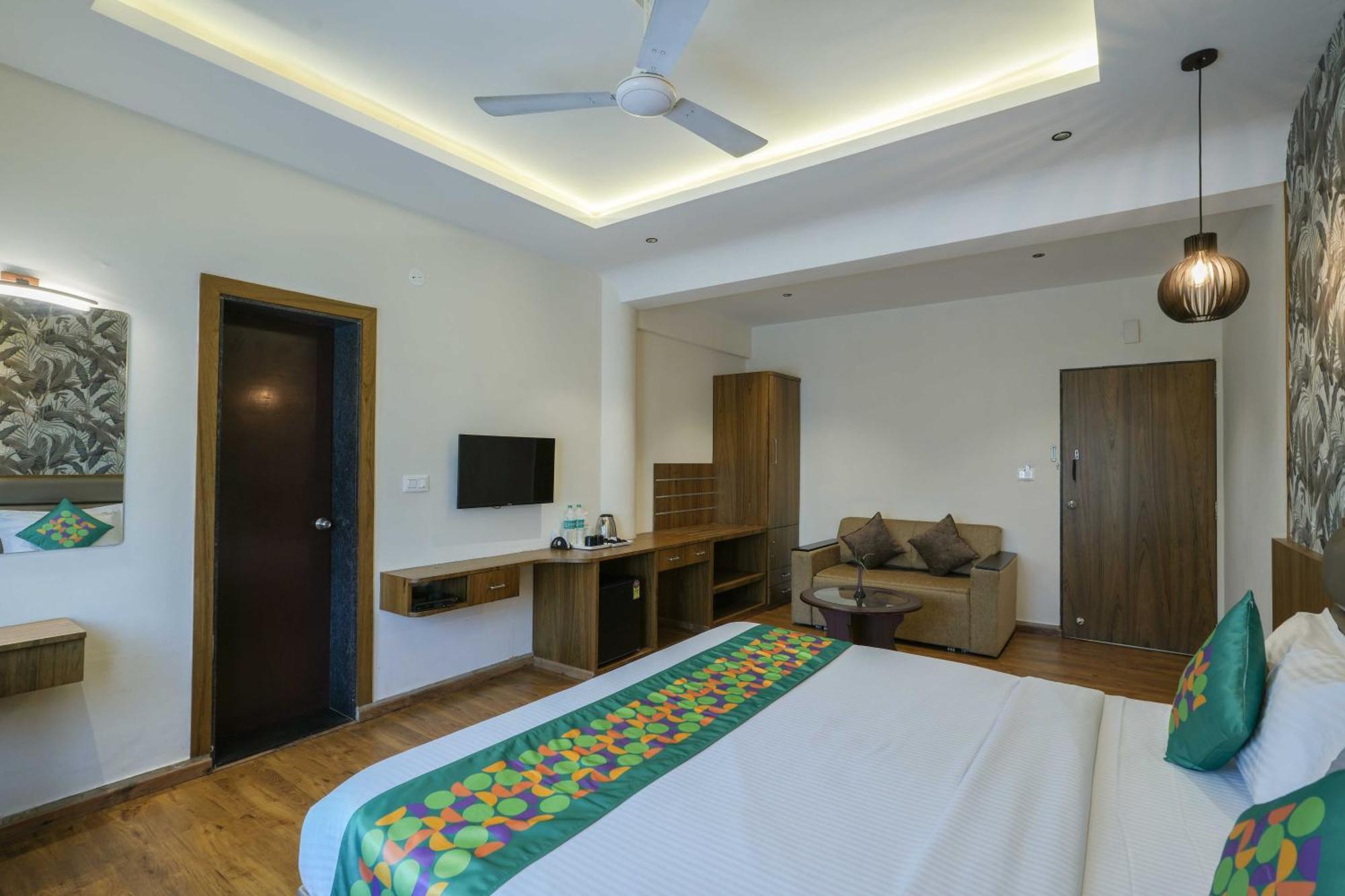 Treebo Pappilon Palace - Pvs Circle Mangalore Exterior photo