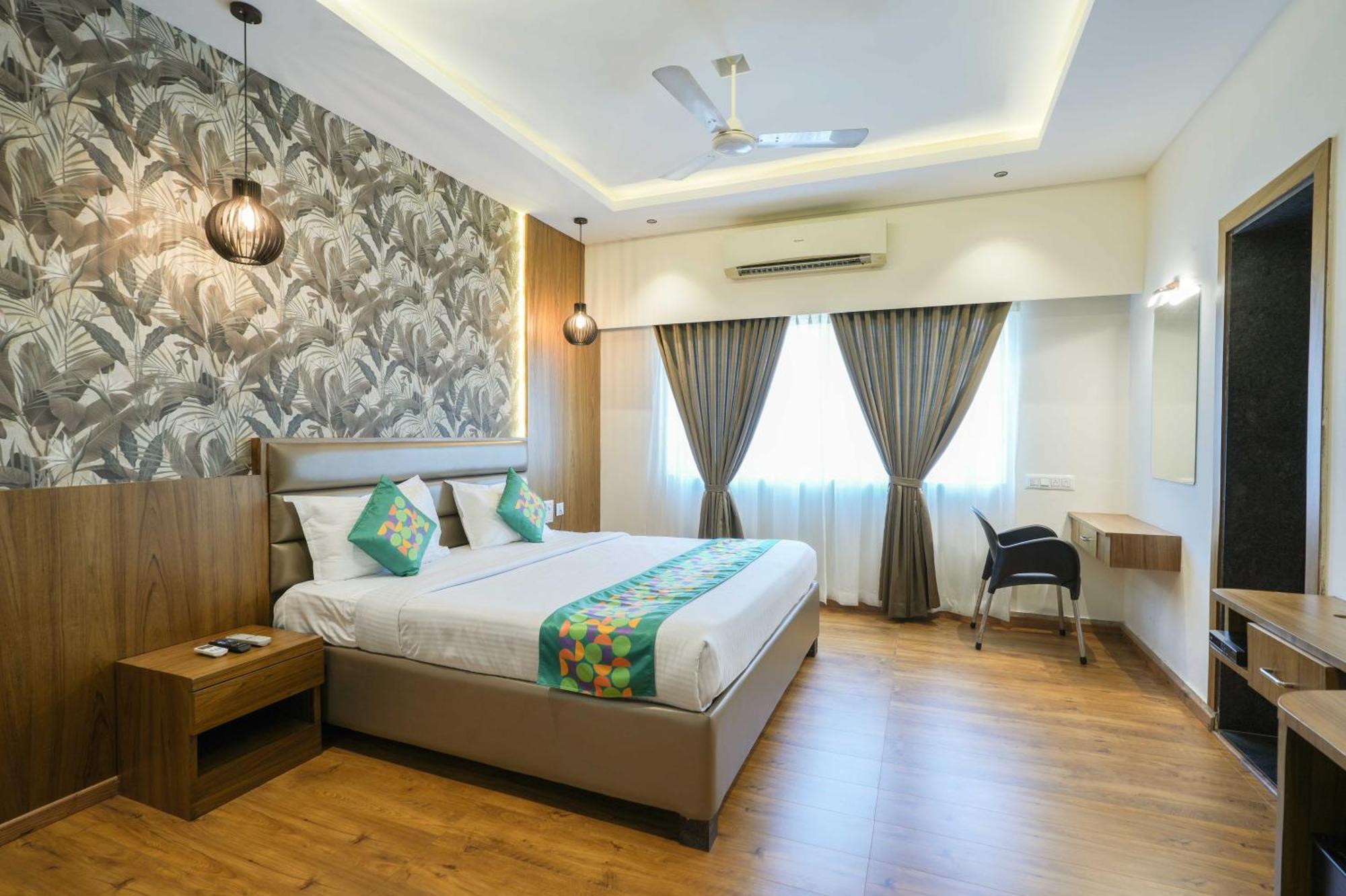 Treebo Pappilon Palace - Pvs Circle Mangalore Exterior photo