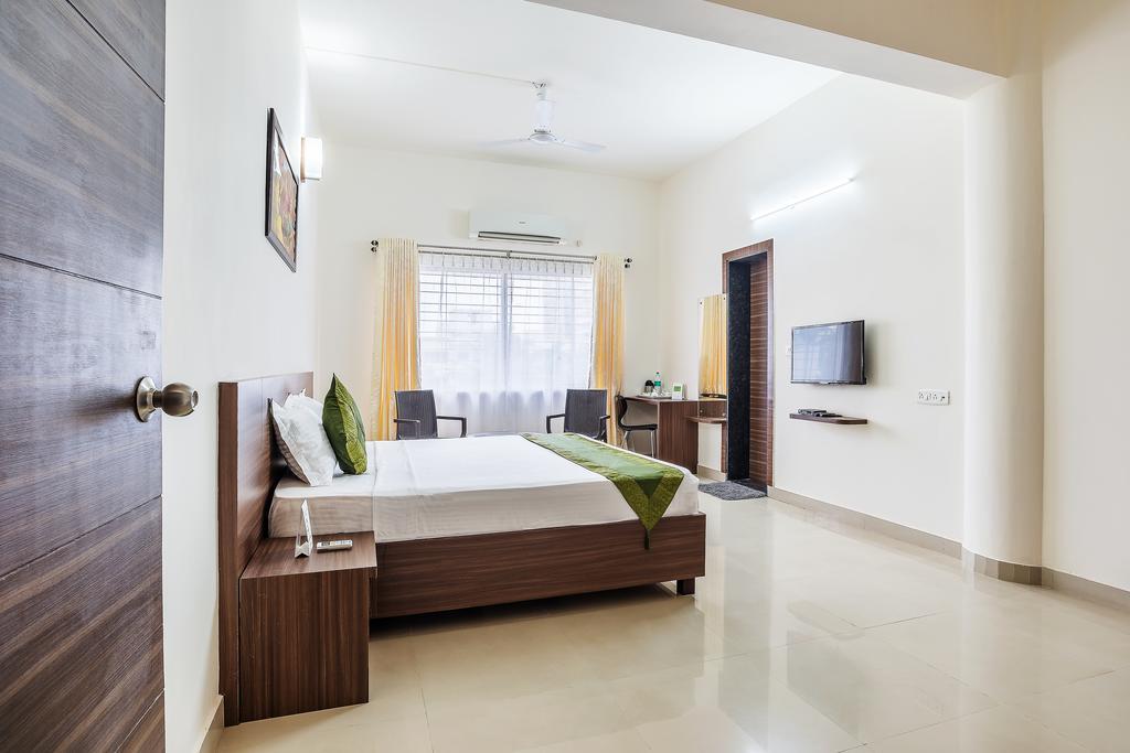 Treebo Pappilon Palace - Pvs Circle Mangalore Exterior photo