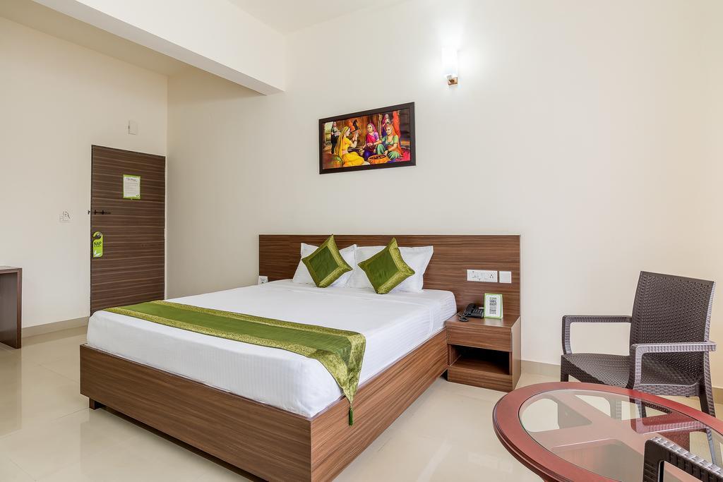 Treebo Pappilon Palace - Pvs Circle Mangalore Exterior photo