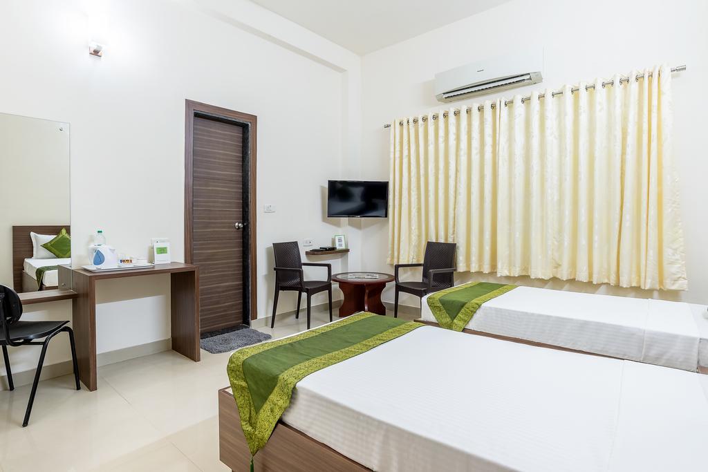 Treebo Pappilon Palace - Pvs Circle Mangalore Exterior photo