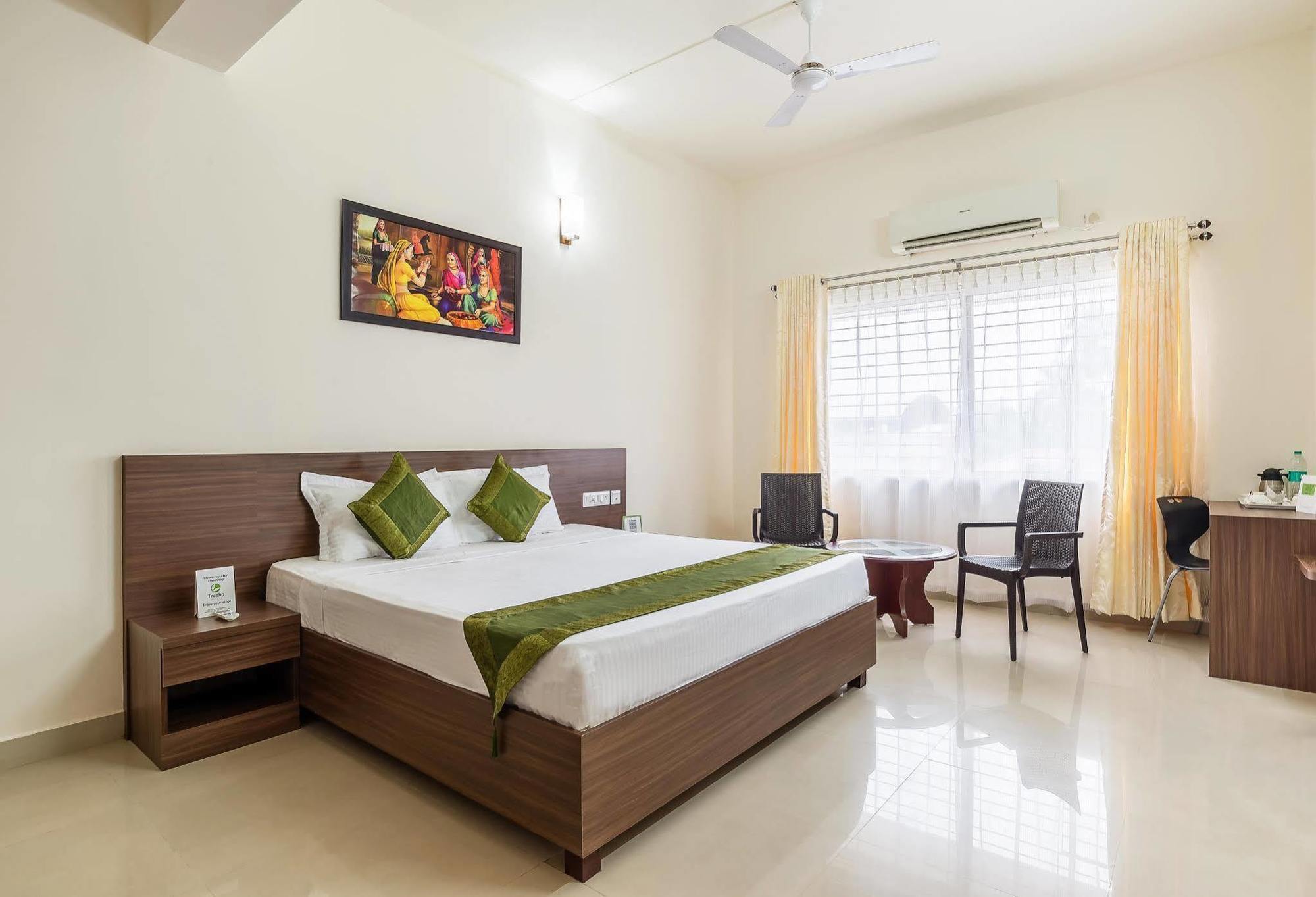 Treebo Pappilon Palace - Pvs Circle Mangalore Exterior photo